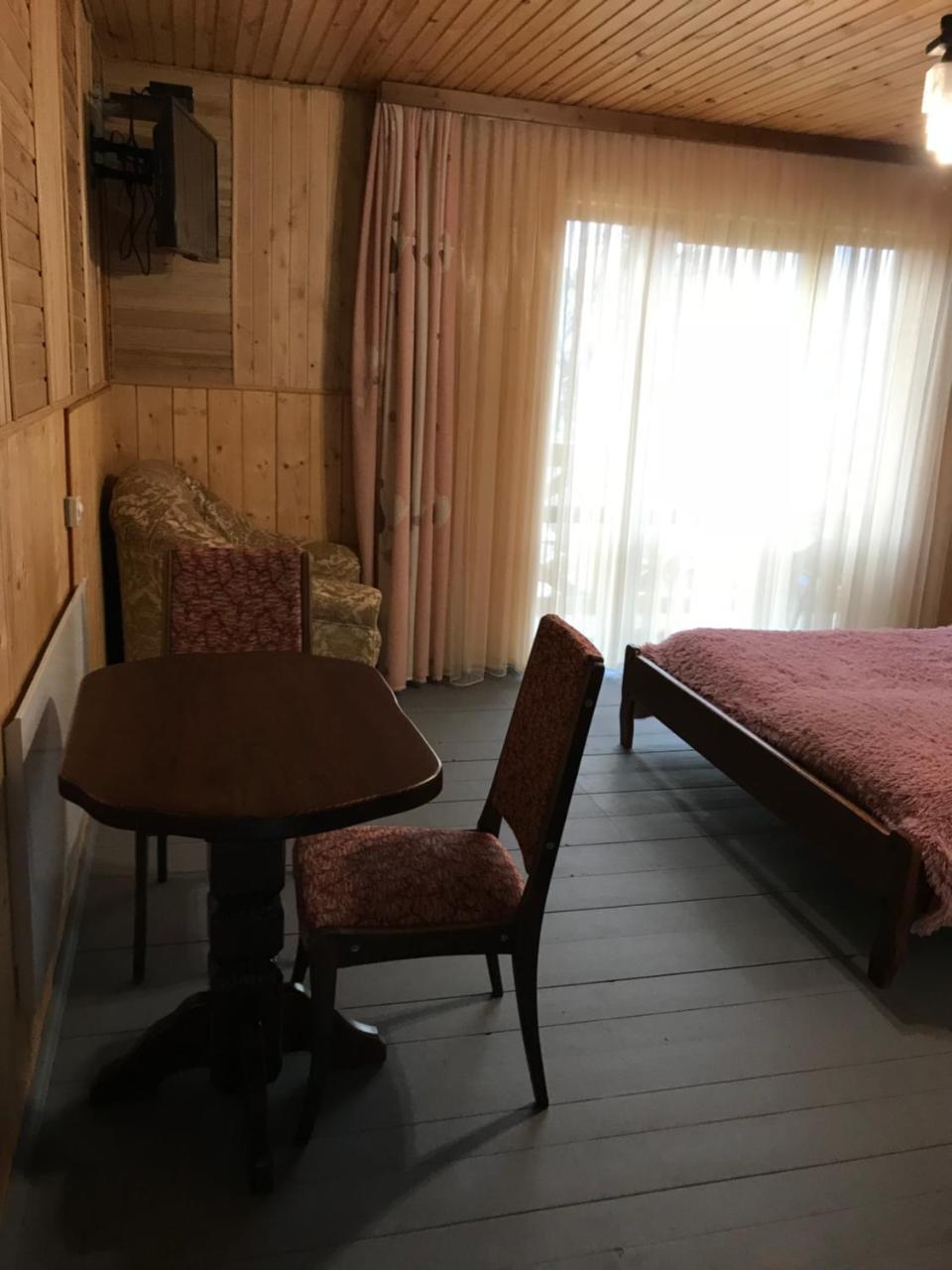 4 Cезони Hotel Jaremtsje Buitenkant foto