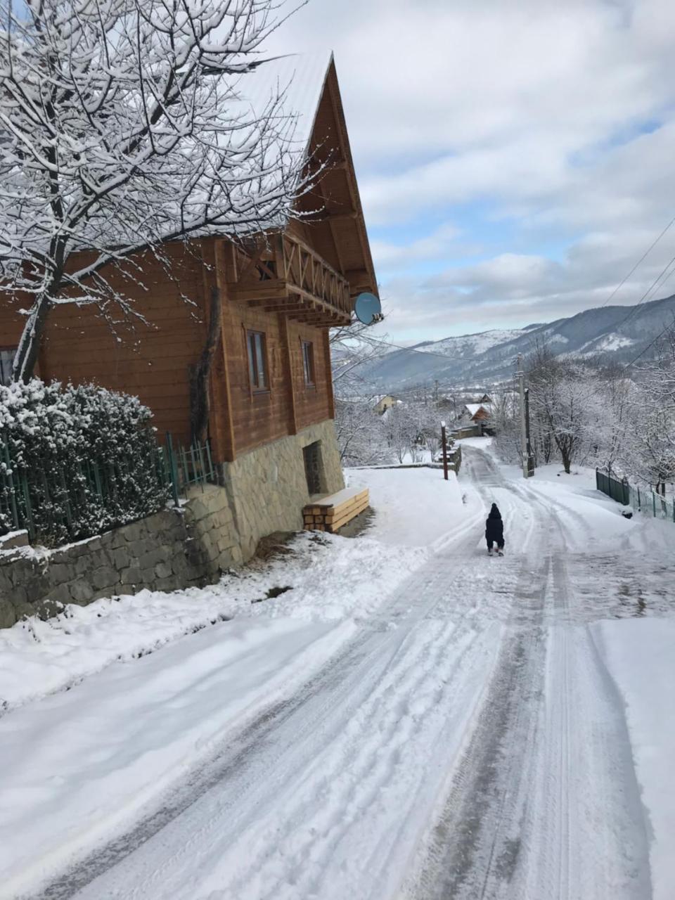 4 Cезони Hotel Jaremtsje Buitenkant foto